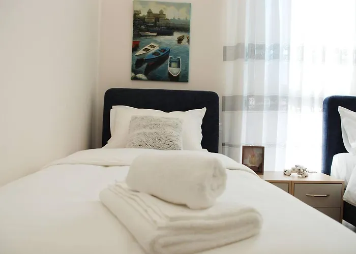 Lindi's 3/6 Apartment