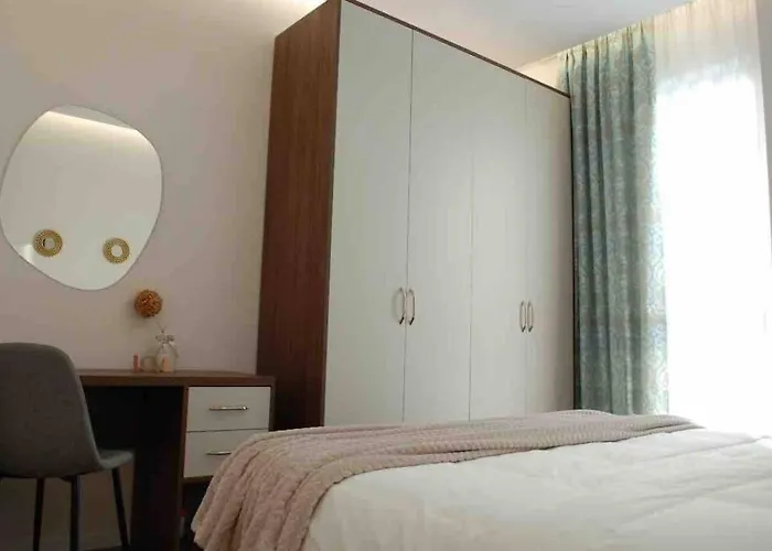 Lindi's 3/6 Apartment *