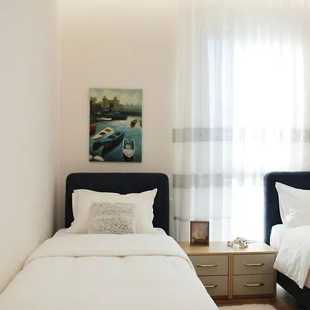 Lindi's 3/6 * Tirana